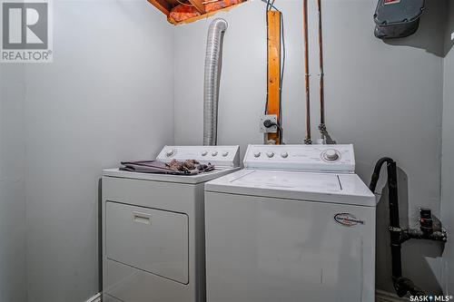 122 Douglas Crescent, Saskatoon, SK - Indoor Photo Showing Laundry Room
