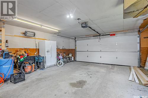 122 Douglas Crescent, Saskatoon, SK - Indoor Photo Showing Garage