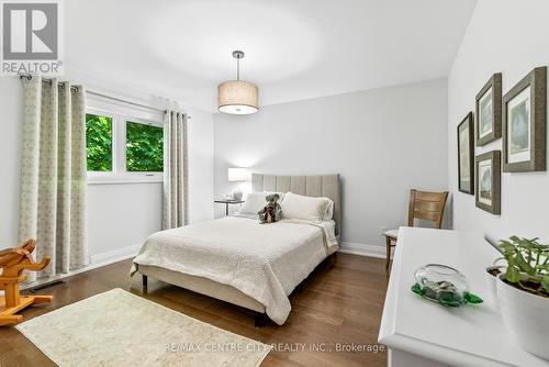 20 Eastwood Avenue N, Oshawa (Samac), ON - Indoor Photo Showing Bedroom