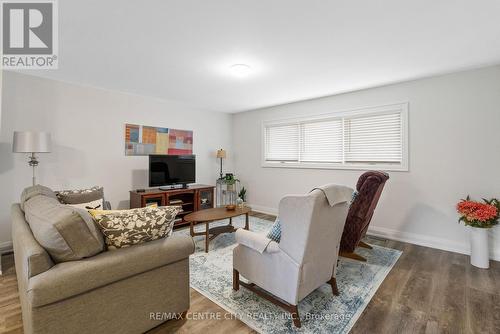 20 Eastwood Avenue N, Oshawa (Samac), ON - Indoor Photo Showing Living Room