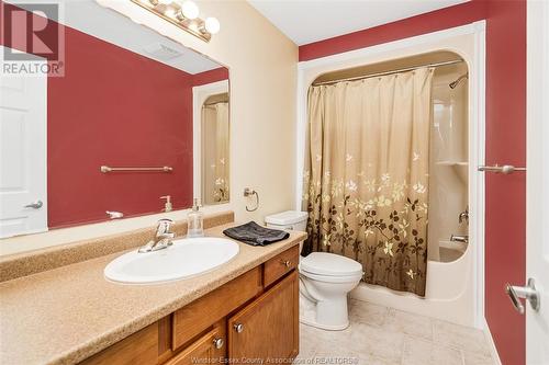 43 Conservation Boulevard, Kingsville, ON - Indoor Photo Showing Bathroom