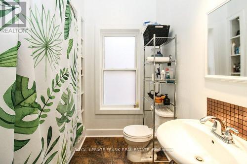 210 Mcdonnel Street, Peterborough, ON - Indoor Photo Showing Bathroom