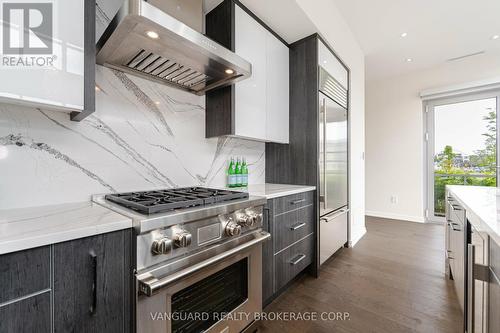3636 Ferretti Court, Innisfil, ON - Indoor Photo Showing Kitchen With Upgraded Kitchen