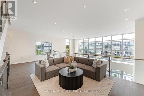 3636 Ferretti Court, Innisfil, ON - Indoor Photo Showing Living Room