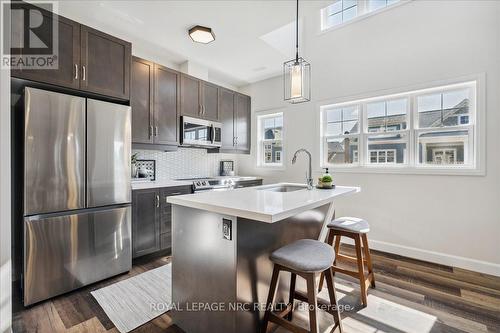 8B Shores Lane, Fort Erie, ON - Indoor Photo Showing Kitchen With Upgraded Kitchen