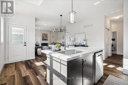 8B Shores Lane, Fort Erie, ON - Indoor Photo Showing Kitchen With Upgraded Kitchen