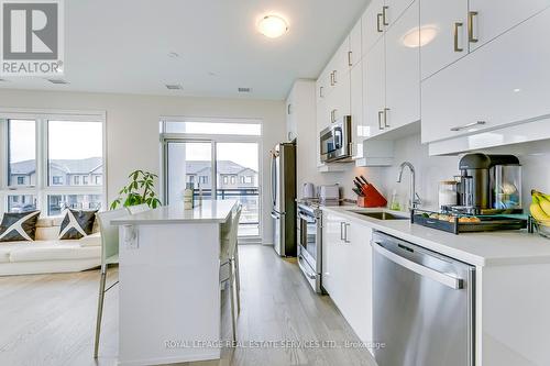 216 - 460 Gordon Krantz Avenue, Milton (Walker), ON - Indoor Photo Showing Kitchen With Upgraded Kitchen