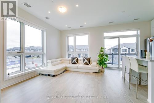 216 - 460 Gordon Krantz Avenue, Milton (Walker), ON - Indoor Photo Showing Living Room