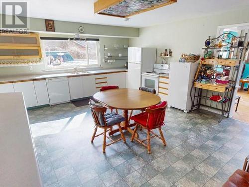 7013 Cranberry Street, Powell River, BC - Indoor Photo Showing Kitchen