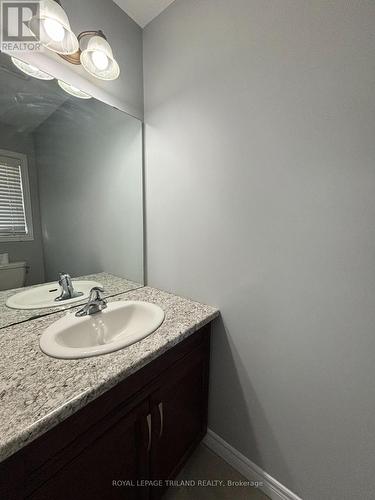 1844 Foxridge Crescent, London, ON - Indoor Photo Showing Bathroom