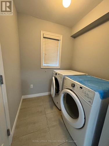 1844 Foxridge Crescent, London, ON - Indoor Photo Showing Laundry Room