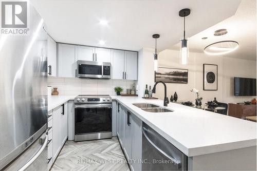 302 - 330 Adelaide Street E, Toronto, ON - Indoor Photo Showing Kitchen With Stainless Steel Kitchen With Double Sink With Upgraded Kitchen