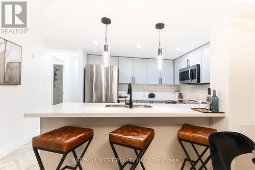 302 - 330 Adelaide Street E, Toronto, ON - Indoor Photo Showing Kitchen With Double Sink With Upgraded Kitchen