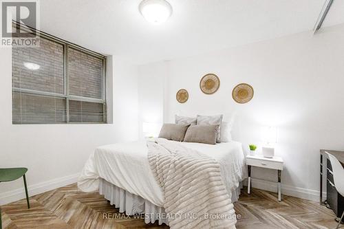 302 - 330 Adelaide Street E, Toronto, ON - Indoor Photo Showing Bedroom