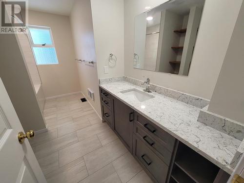 4729 Bolton Avenue, Terrace, BC - Indoor Photo Showing Bathroom