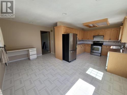 4729 Bolton Avenue, Terrace, BC - Indoor Photo Showing Kitchen