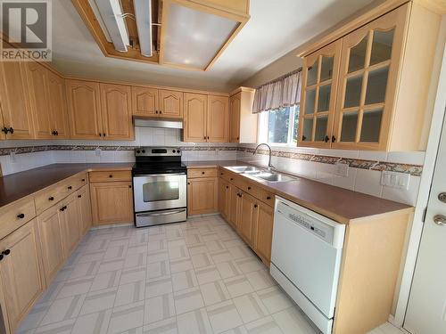 4729 Bolton Avenue, Terrace, BC - Indoor Photo Showing Kitchen With Double Sink