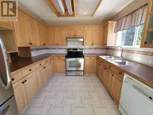 4729 Bolton Avenue, Terrace, BC - Indoor Photo Showing Kitchen With Double Sink