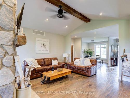 133 Parker Dr, Wellington North, ON - Indoor Photo Showing Living Room