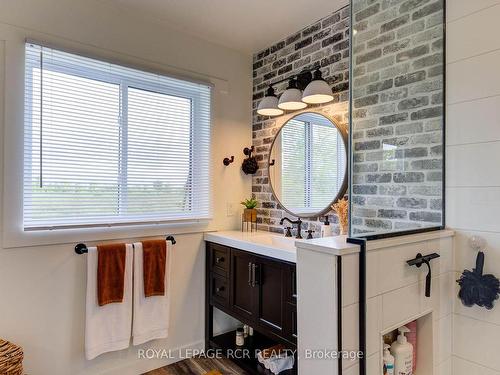 133 Parker Dr, Wellington North, ON - Indoor Photo Showing Bathroom