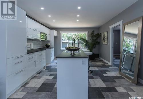 2907 Montreal Crescent, Regina, SK - Indoor Photo Showing Kitchen