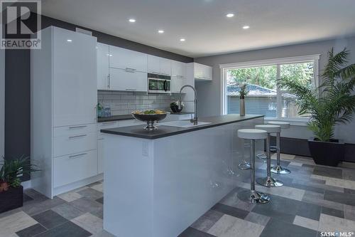 2907 Montreal Crescent, Regina, SK - Indoor Photo Showing Kitchen With Upgraded Kitchen