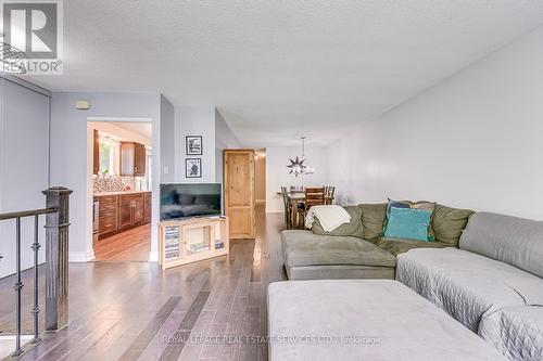 2230 Manchester Drive, Burlington, ON - Indoor Photo Showing Living Room