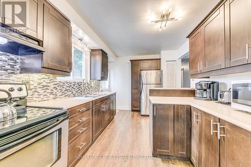 2230 Manchester Drive, Burlington, ON - Indoor Photo Showing Kitchen With Upgraded Kitchen