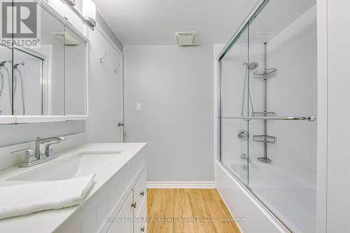 2230 Manchester Drive, Burlington, ON - Indoor Photo Showing Bathroom