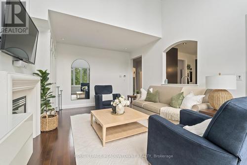 89 Foxtail Court, Halton Hills, ON - Indoor Photo Showing Living Room