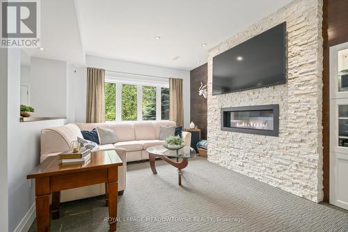 89 Foxtail Court, Halton Hills, ON - Indoor Photo Showing Living Room With Fireplace