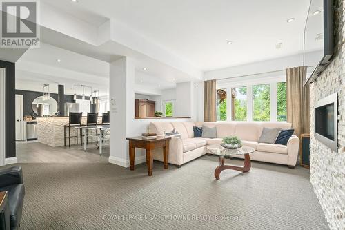 89 Foxtail Court, Halton Hills, ON - Indoor Photo Showing Living Room