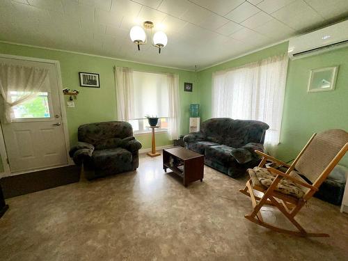 Salon - 37 Rue De L'Église, Sainte-Lucie-De-Beauregard, QC - Indoor Photo Showing Living Room