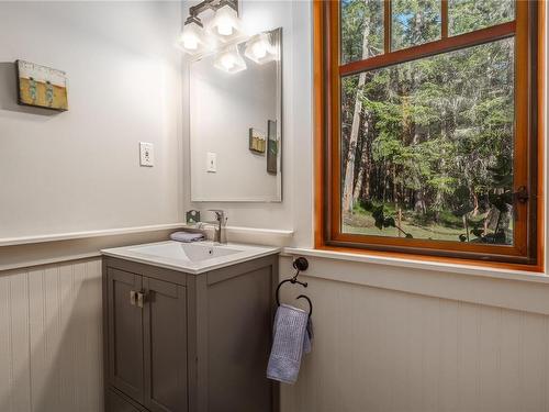 225 Sea Meadow Dr, Gabriola Island, BC 