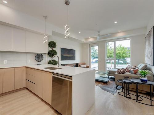 108-2374 Oakville Ave, Sidney, BC - Indoor Photo Showing Kitchen