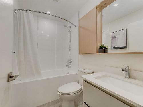 108-2374 Oakville Ave, Sidney, BC - Indoor Photo Showing Bathroom