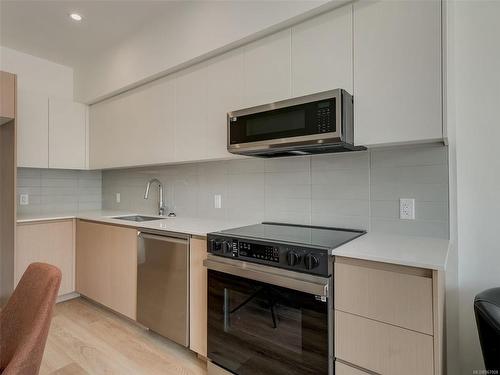 108-2374 Oakville Ave, Sidney, BC - Indoor Photo Showing Kitchen