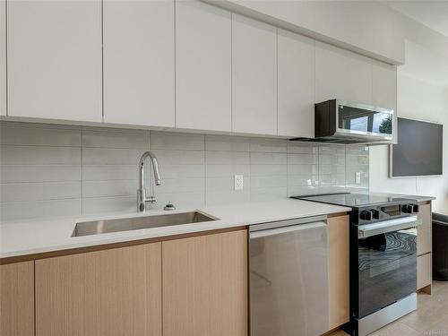 108-2374 Oakville Ave, Sidney, BC - Indoor Photo Showing Kitchen With Upgraded Kitchen