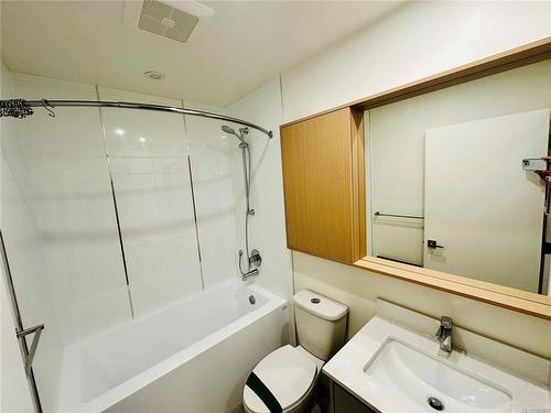 108-2374 Oakville Ave, Sidney, BC - Indoor Photo Showing Bathroom