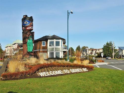 108-2374 Oakville Ave, Sidney, BC - Outdoor