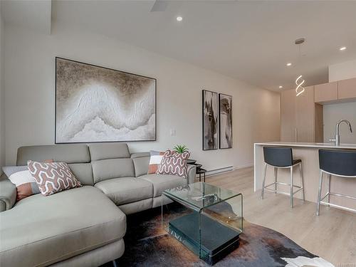 108-2374 Oakville Ave, Sidney, BC - Indoor Photo Showing Living Room