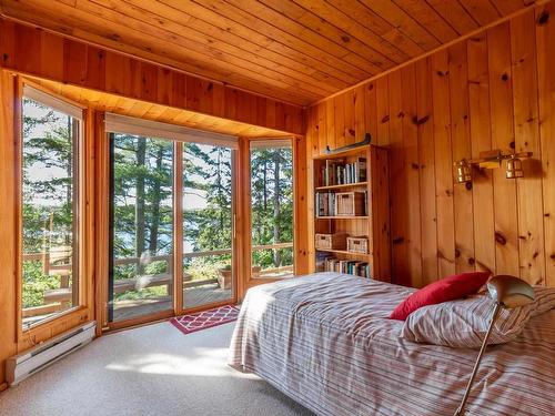 S328 Poplar Bay, S Of Keewatin, ON - Indoor Photo Showing Bedroom