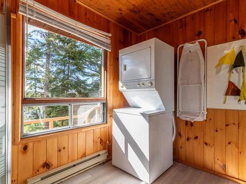 S328 Poplar Bay, S Of Keewatin, ON - Indoor Photo Showing Laundry Room