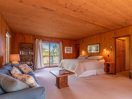 S328 Poplar Bay, S Of Keewatin, ON - Indoor Photo Showing Bedroom