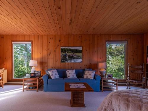 S328 Poplar Bay, S Of Keewatin, ON - Indoor Photo Showing Living Room