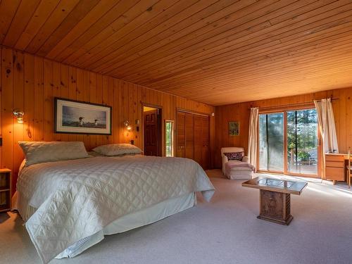 S328 Poplar Bay, S Of Keewatin, ON - Indoor Photo Showing Bedroom