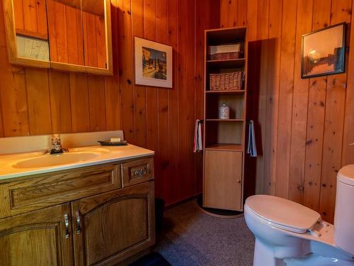 S328 Poplar Bay, S Of Keewatin, ON - Indoor Photo Showing Bathroom