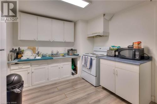 182 Lynnbrook Crescent, Waterloo, ON - Indoor Photo Showing Kitchen