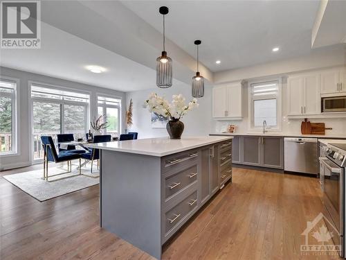 156 Bristol Crescent, Kemptville, ON - Indoor Photo Showing Kitchen With Upgraded Kitchen