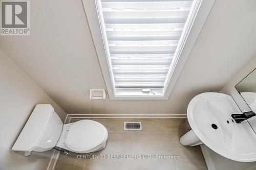 703 Courtney Valley Road, Mississauga, ON - Indoor Photo Showing Bathroom